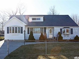 158 Claywood Dr, Brentwood, NY 11717