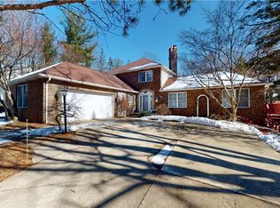 5623 Spring Grove Dr, Solon, OH 44139