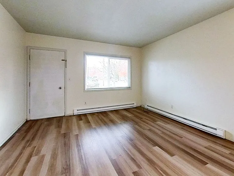 200 Grover St — Photo 8