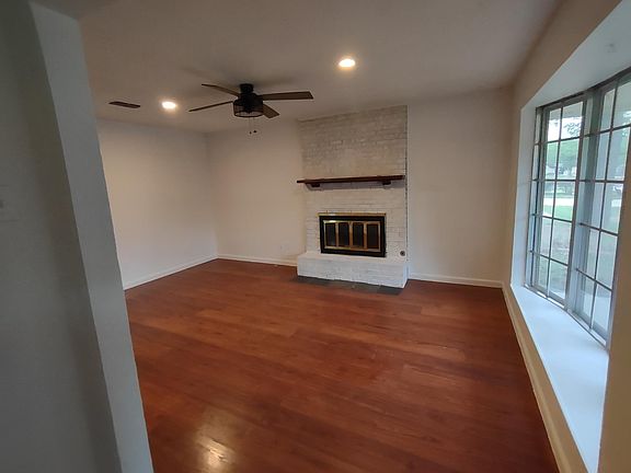 2nd image of 2908 SE 6th St