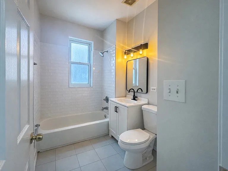 1041 N Hermitage Ave #3W — Photo 6