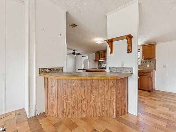 3rd image of 10550 Sharon Dr