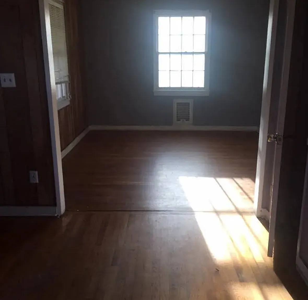 2 bed, 1.0 bath, 929 sqft, $1,050 — Photo 2