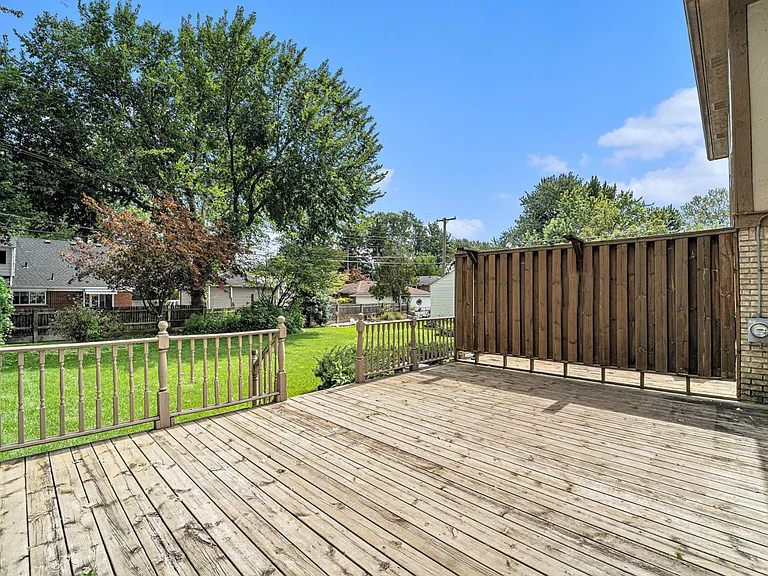 896 Saint Clair St — Photo 26