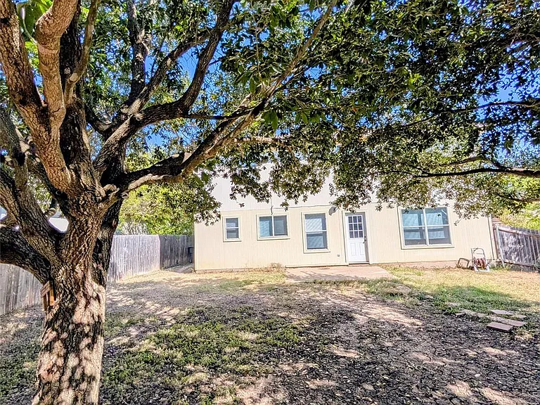 1209 Amberwood Loop — Photo 20