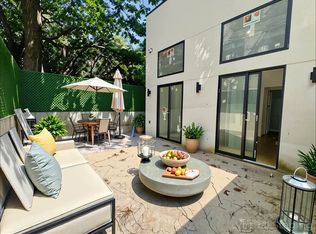 221 S 4th St #1B, Brooklyn, NY 11211