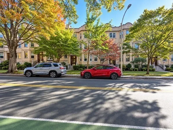 183 Babcock St #3, Brookline, MA 02446