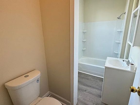 4th image of 1153 E 4th St Floor 2