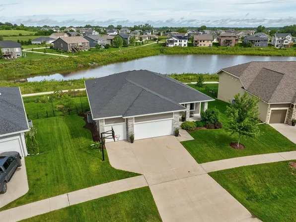 7720 NW 95th Ct, Johnston, IA 50131