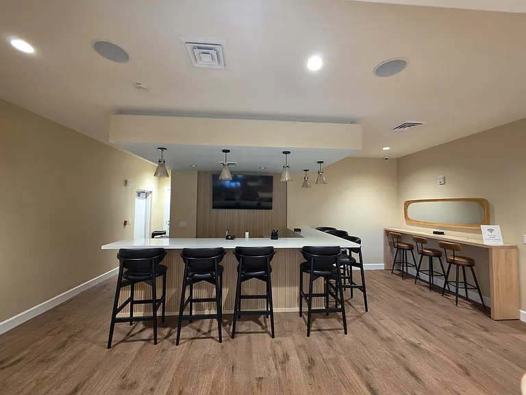 1631 NW 18th Ave #201 — Photo 49