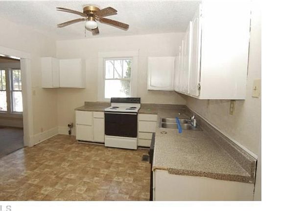 3rd image of 446 Gorrell St