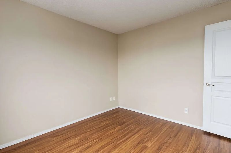 Edmonton Apartment for rent - 2 Bedrooms — photo 12