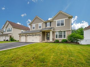 580 Hamilton Ln, North Aurora, IL 60542