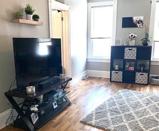 4th image of 3581 S Kinnickinnic Ave #A