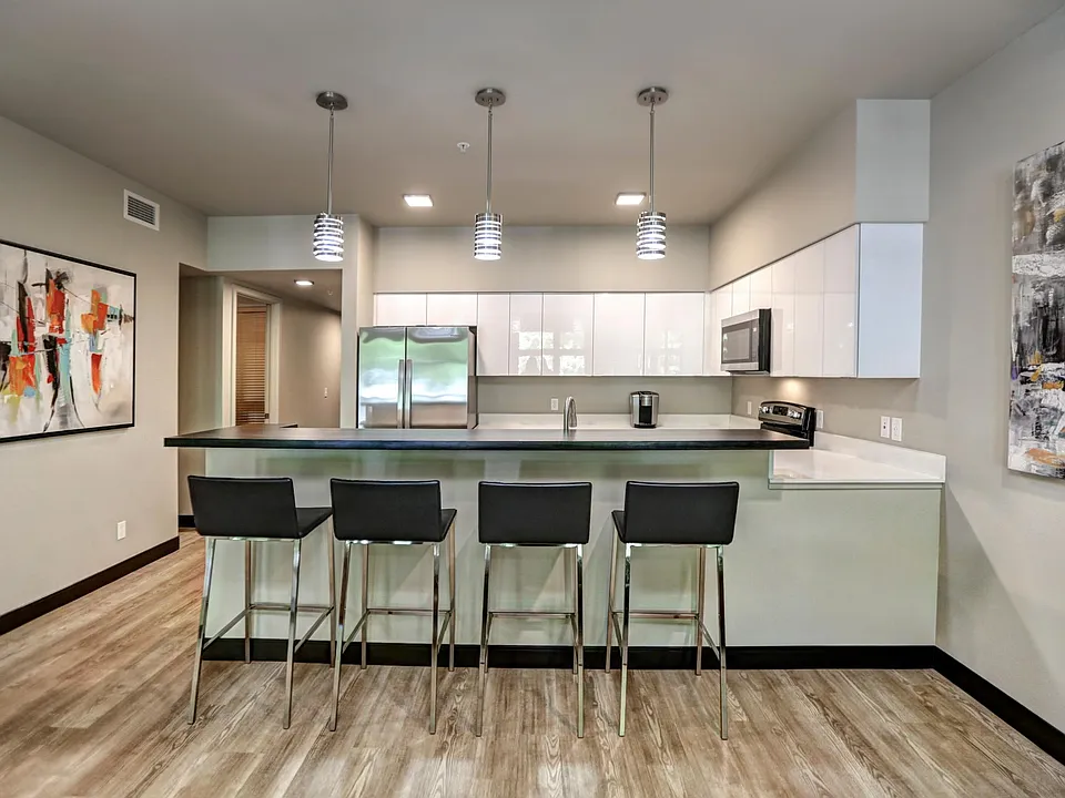 1021 W 9th Ave #11