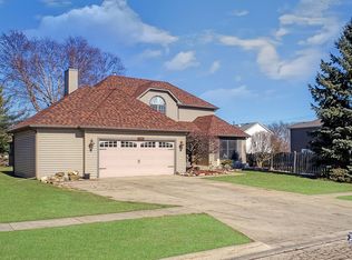 4704 Crystal Trl, McHenry, IL 60050