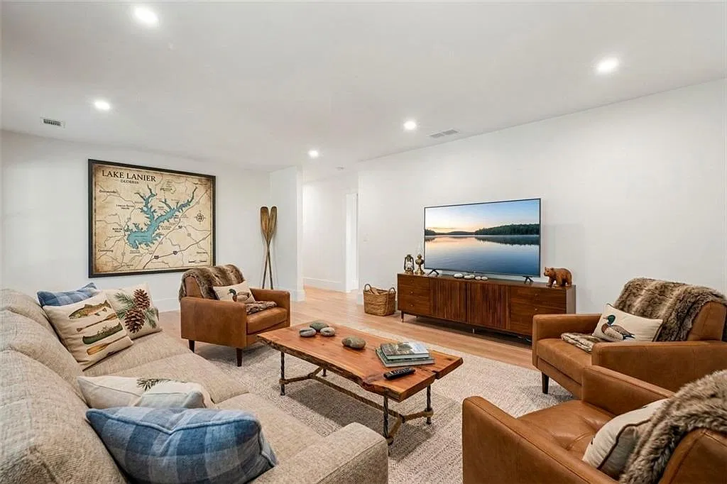 3 bed, 2.5 bath, 2100 sqft, $3,750 — Photo 4
