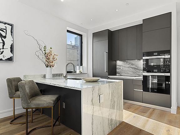 2nd image of 305 E 61st St #501