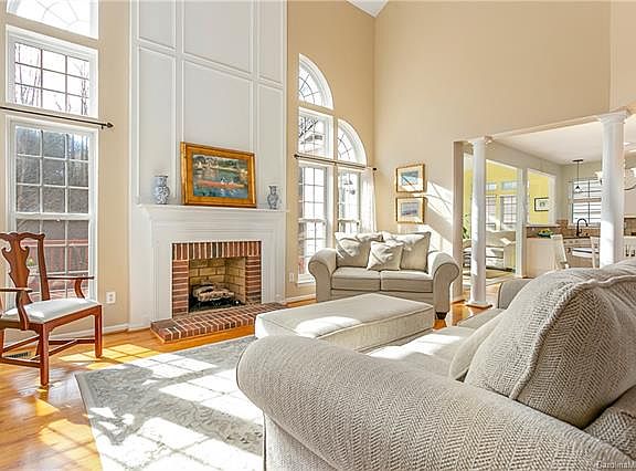 3rd image of 7918 Wilby Hollow Dr