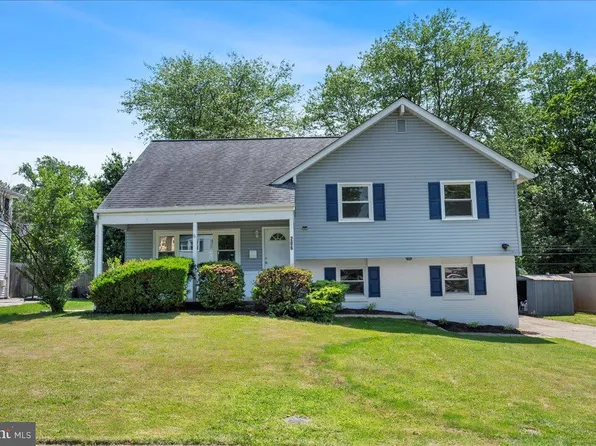 206 S Avon Dr, Claymont, DE 19703