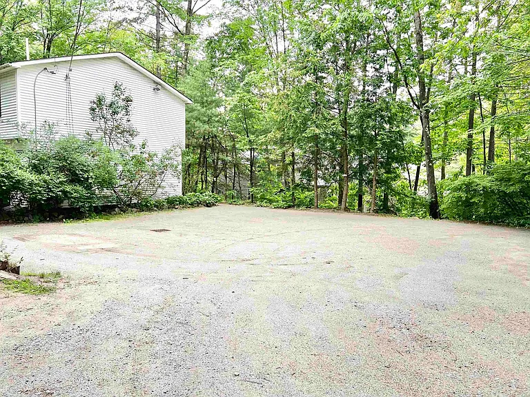 28 Woodlawn Ave #1 — Photo 3