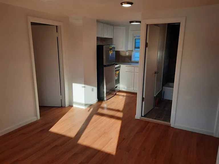 92 Lester St #3 — Photo 6