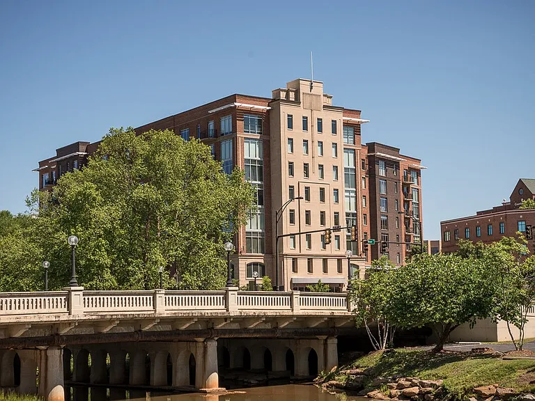 Rivers Edge Apartments — Photo 31
