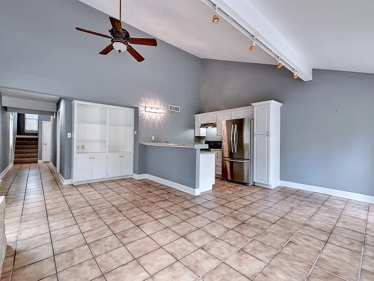 31 Marina Cir — Photo 8