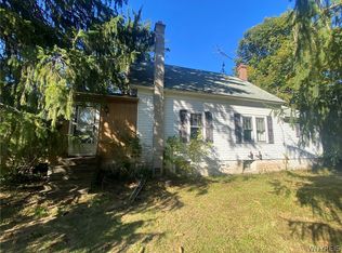 2371 Hartland Rd, Gasport, NY 14067