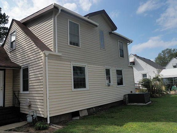 3rd image of 705 Lanier Cres