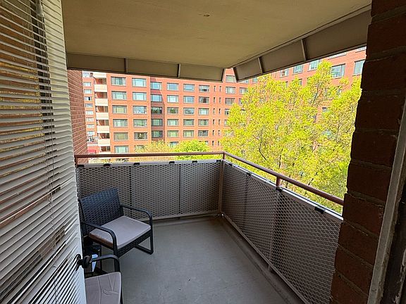 4th image of 1011 Arlington Blvd APT 618