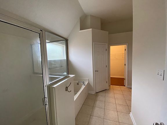 4th image of 325 Mossy Springs Dr