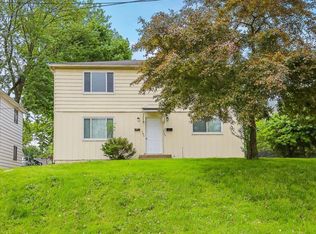 390 E Lake Ave, Barberton, OH 44203