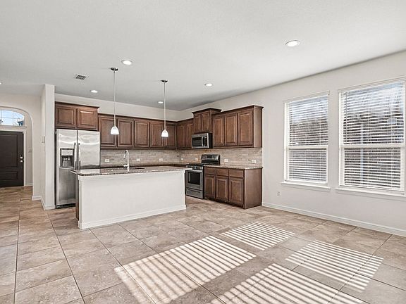 4th image of 729 Rebecca Ln