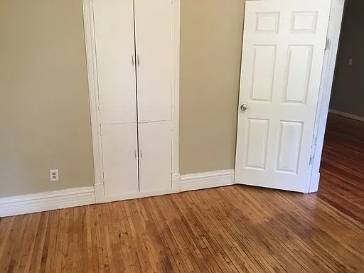 321 Bates Ave — Photo 2