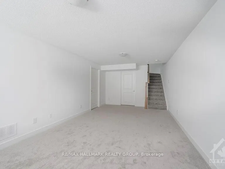 47 Moosonee Cres — Photo 30