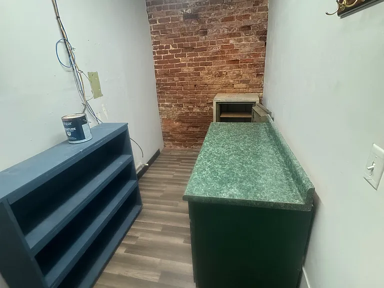 108 E Hancock St — Photo 6