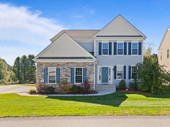 6 Teaberry Ln #199, Hopkinton, MA 01748