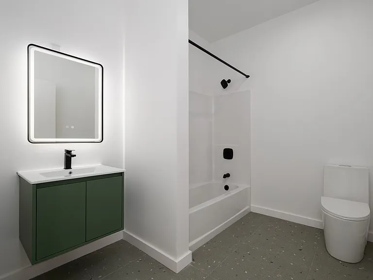 Oasis Apartments — Photo 35