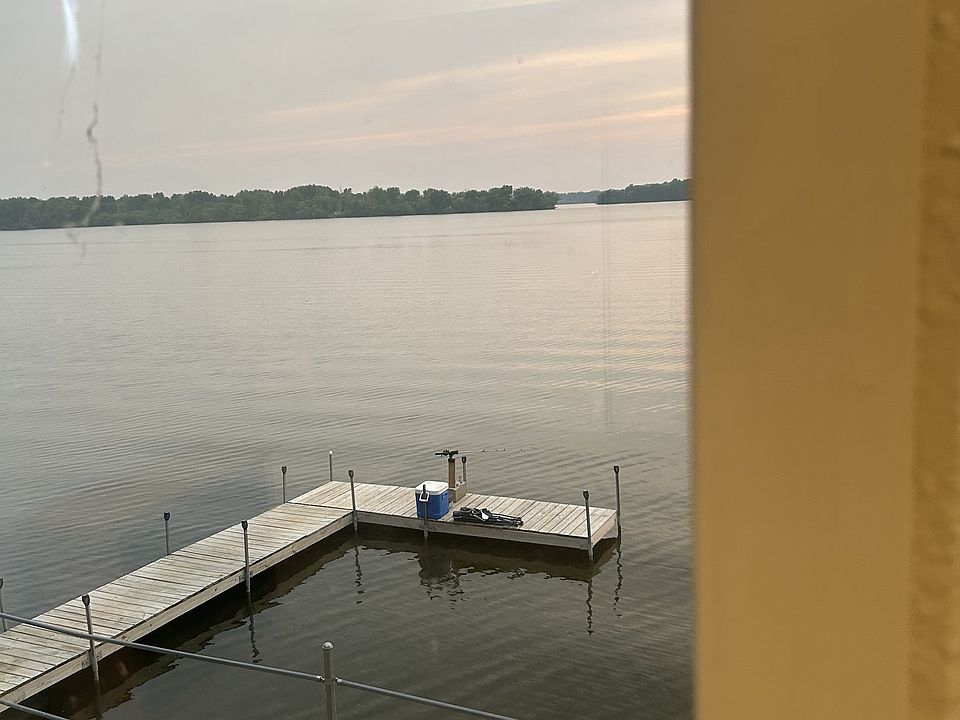 shared pier access with the other two units, you can place a boat here in season.