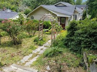 24 Greenbriar Rd, Black Mountain, NC 28711