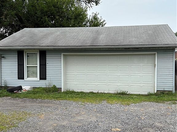5th image of 322 W Main St