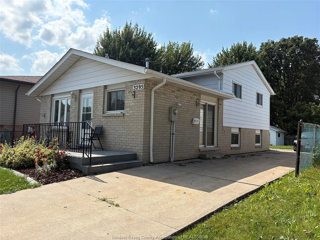 3 bed, $2,400 — Photo 3