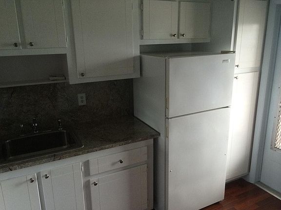 3rd image of 251 NE 187th St APT 823