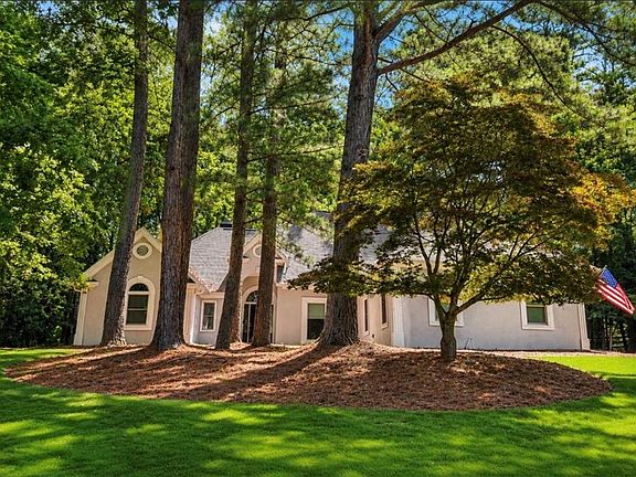 2nd image of 808 Muirfield Ct
