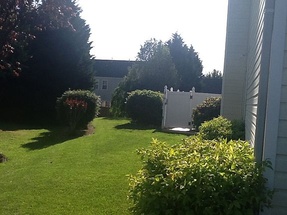 Left yard gate