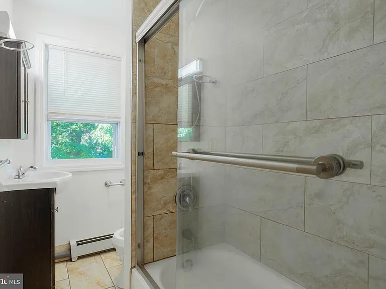 233 Park Ln — Photo 15