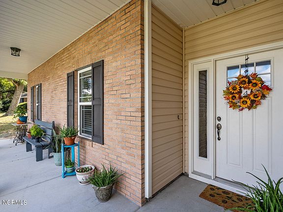5th image of 240 Marsh Hen Drive
