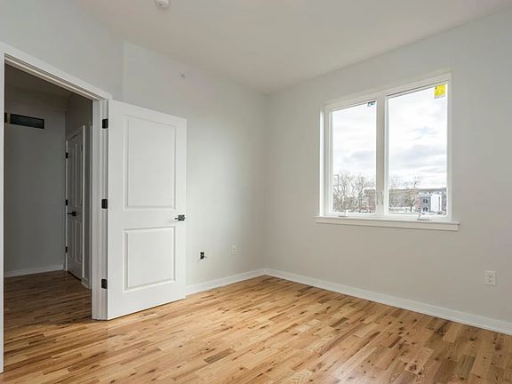 5th image of 2534 Alter St #B
