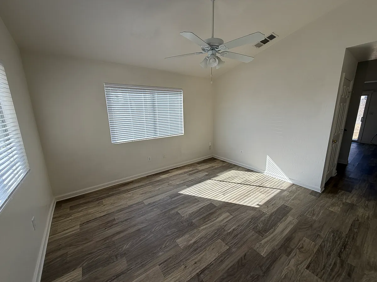 Building Photo - 21100 Santa Barbara Dr #C